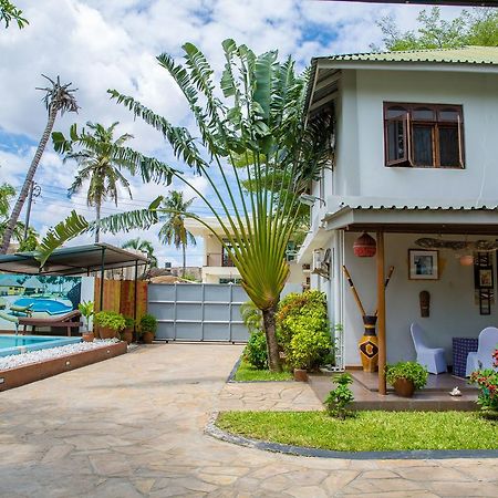 Saadani Tourist Center - Hostel Dar es Salaam Eksteriør billede