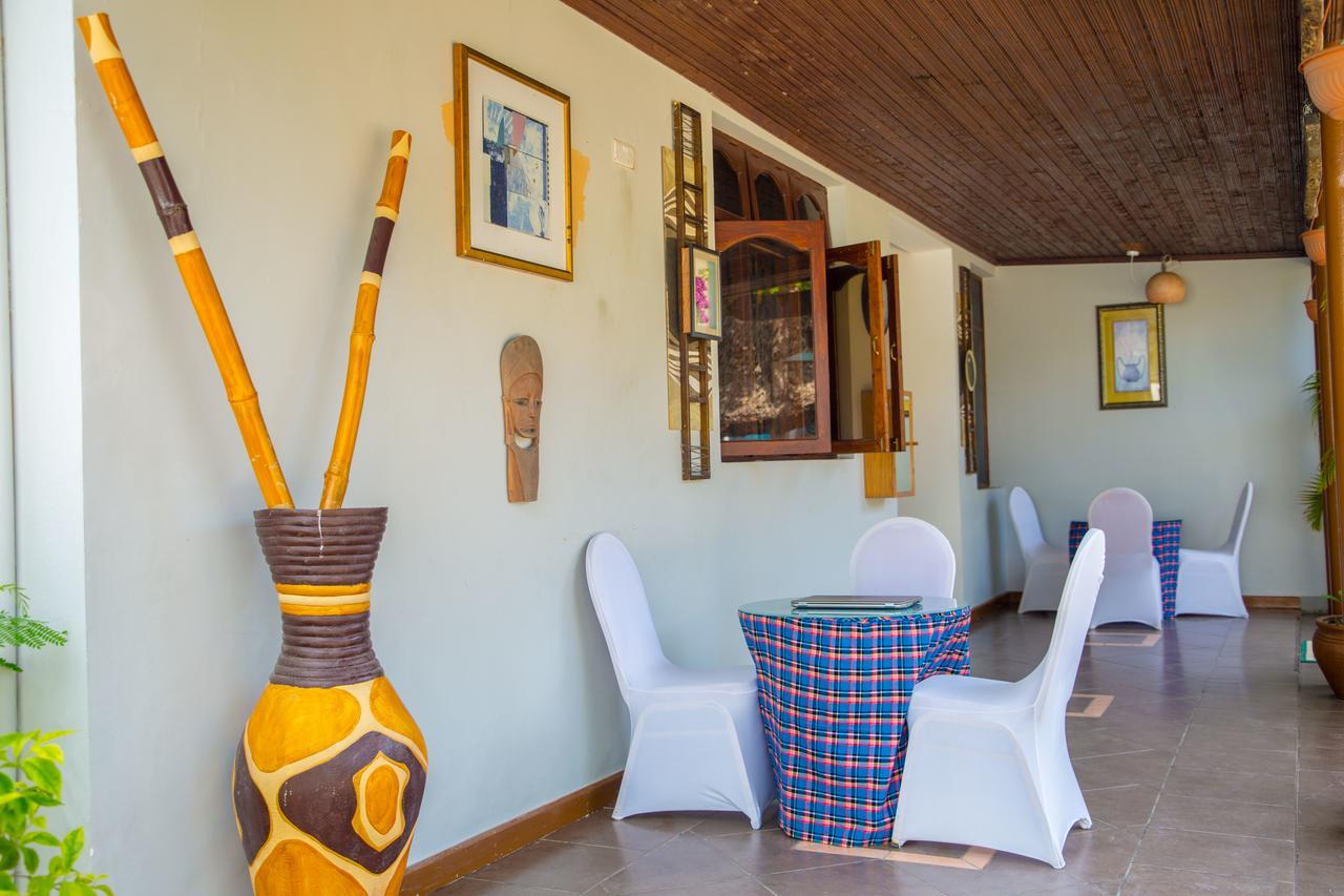 Saadani Tourist Center - Hostel Dar es Salaam Eksteriør billede