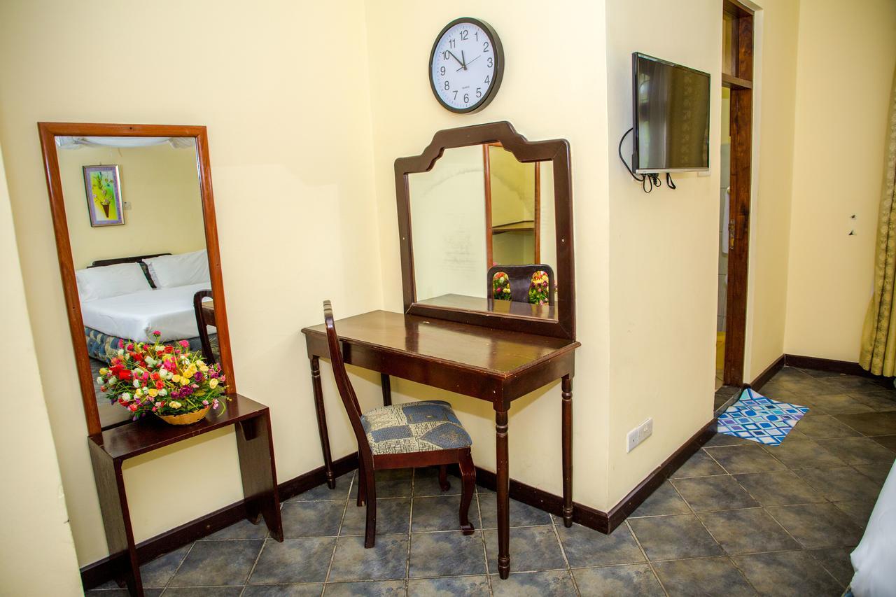 Saadani Tourist Center - Hostel Dar es Salaam Eksteriør billede