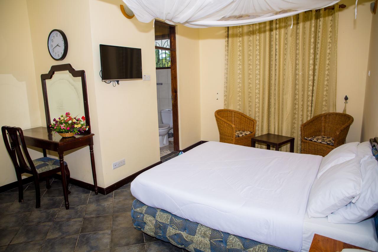 Saadani Tourist Center - Hostel Dar es Salaam Eksteriør billede