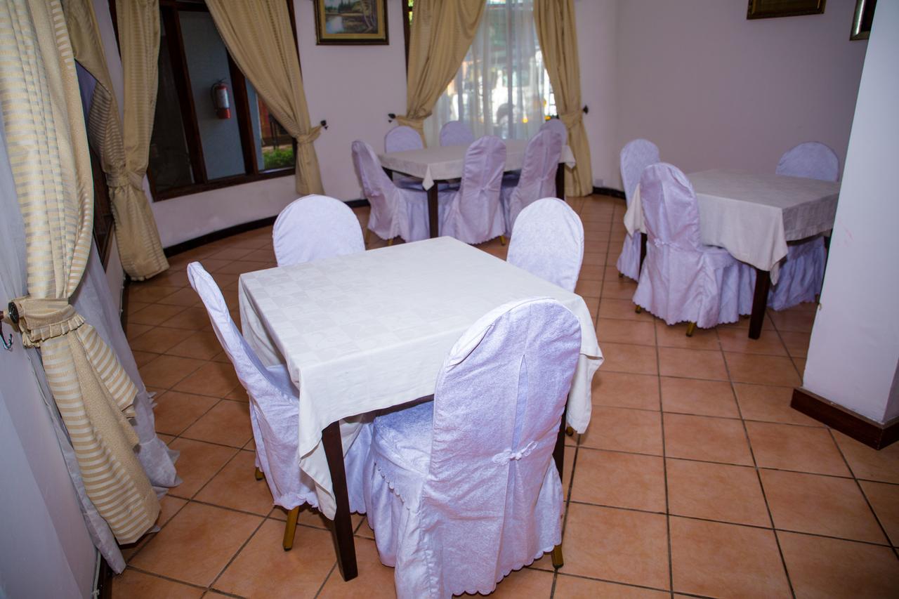 Saadani Tourist Center - Hostel Dar es Salaam Eksteriør billede