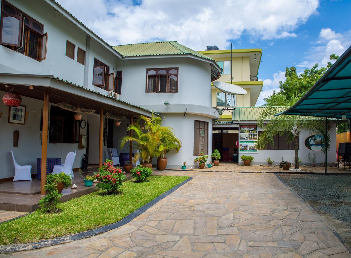 Saadani Tourist Center - Hostel Dar es Salaam Eksteriør billede